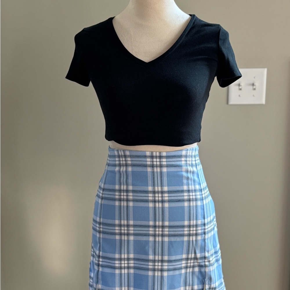 Brandy Melville Blue and White Plaid Mini Skirt - Picture 4 of 15